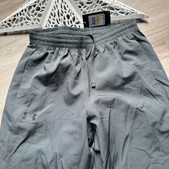 Men’s under armor size med. - Picture 2 of 5